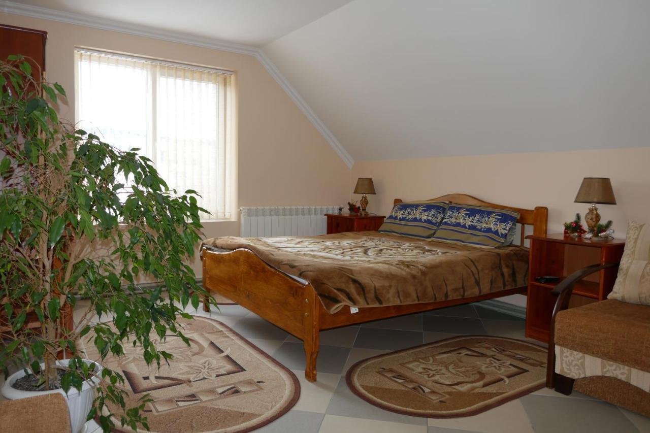 Лелека Pension Dilyatyn Buitenkant foto