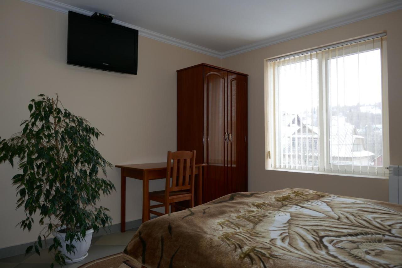 Лелека Pension Dilyatyn Buitenkant foto
