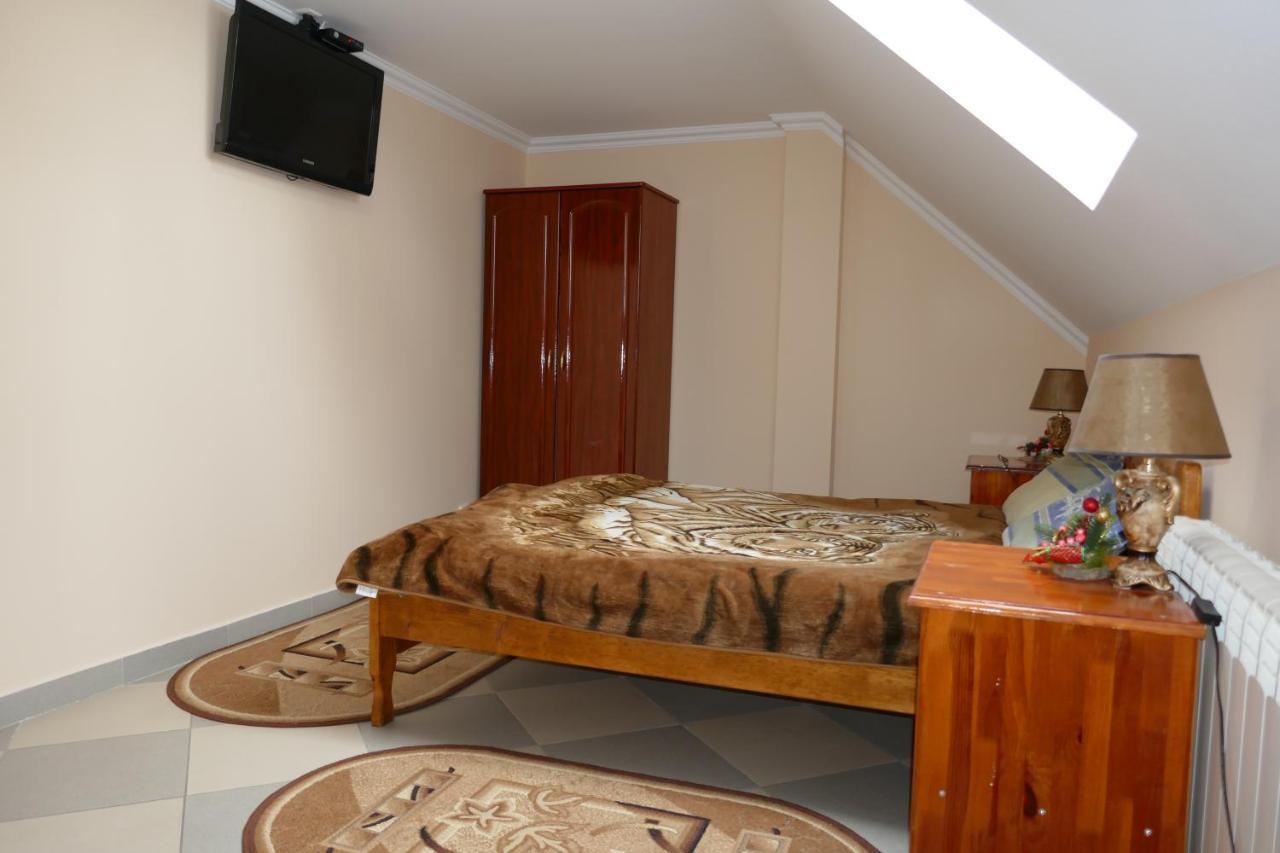 Лелека Pension Dilyatyn Buitenkant foto