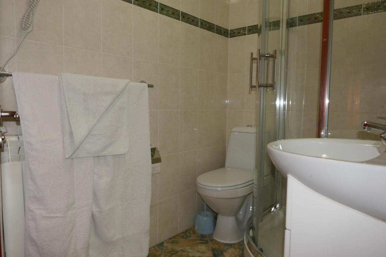 Лелека Pension Dilyatyn Buitenkant foto